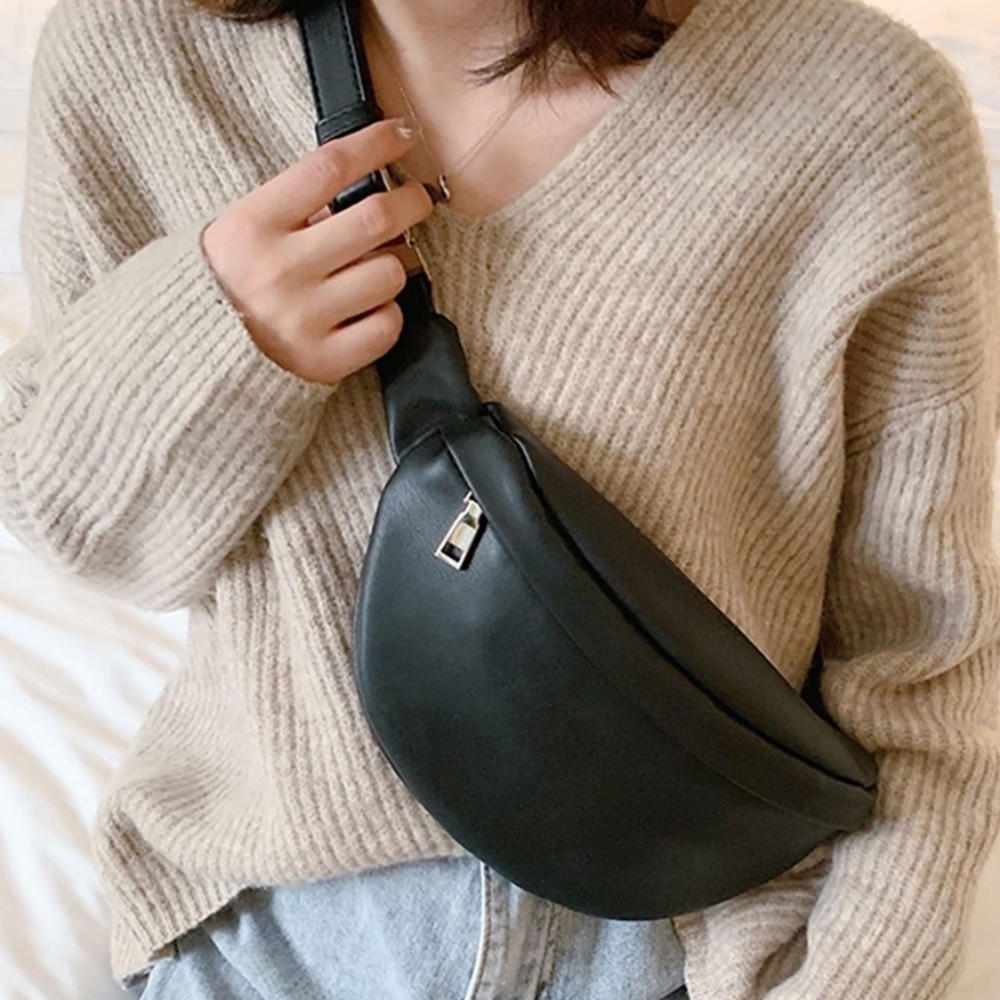 Black Minimalist fanny pack Chic Crossbody bag - Picture 1 of 7